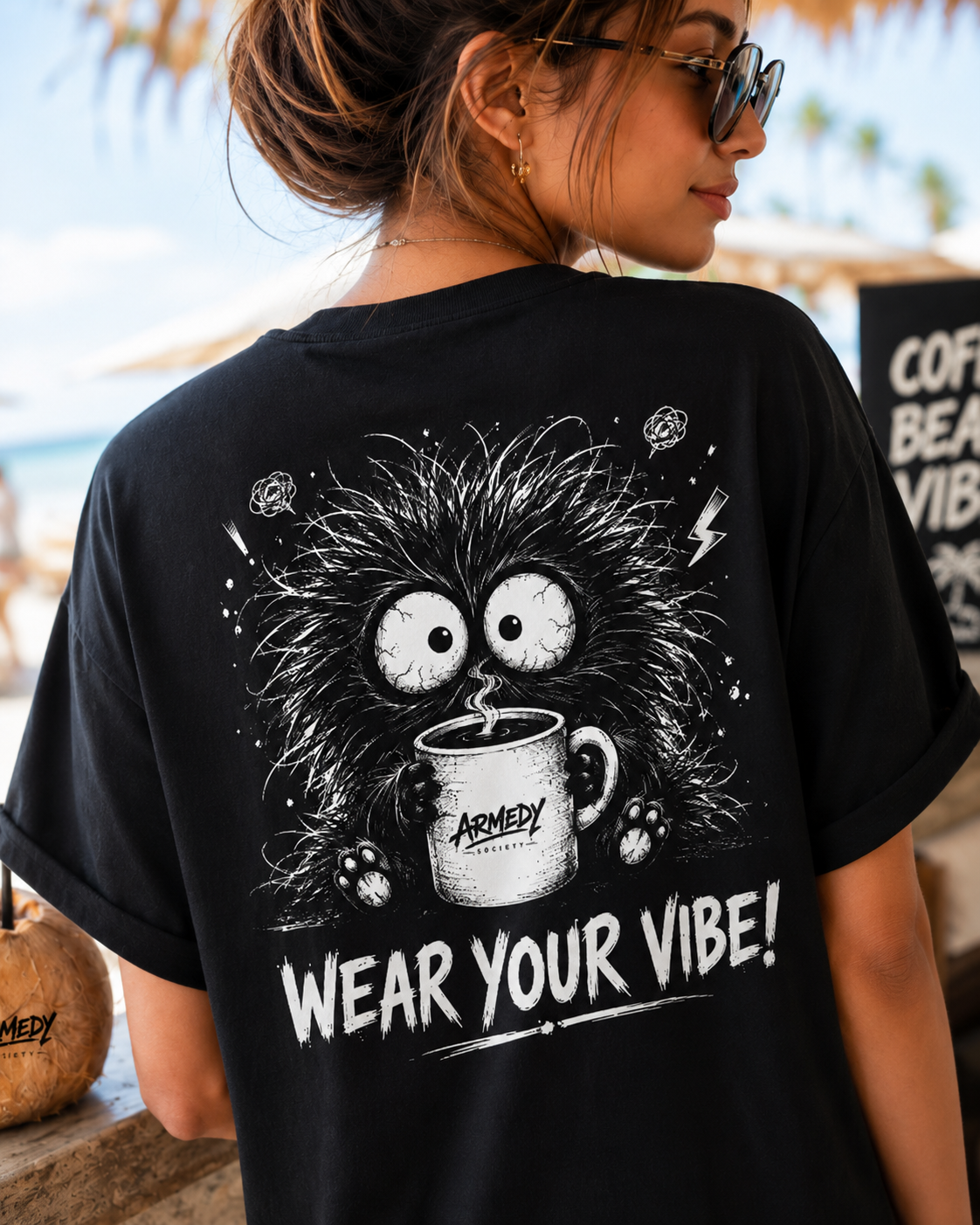 Tricou negru oversized Armedy Society cu grafica coffee monster pe spate, purtat de model feminin