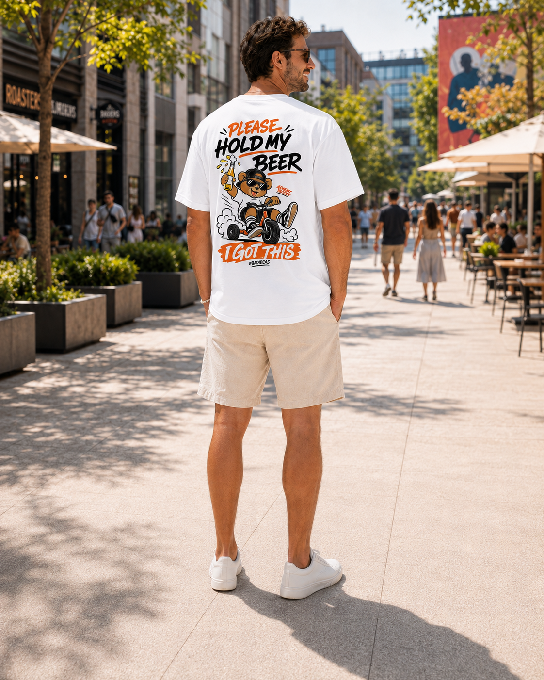 Tricou oversized Please Hold My Beer alb – vedere completa din spate