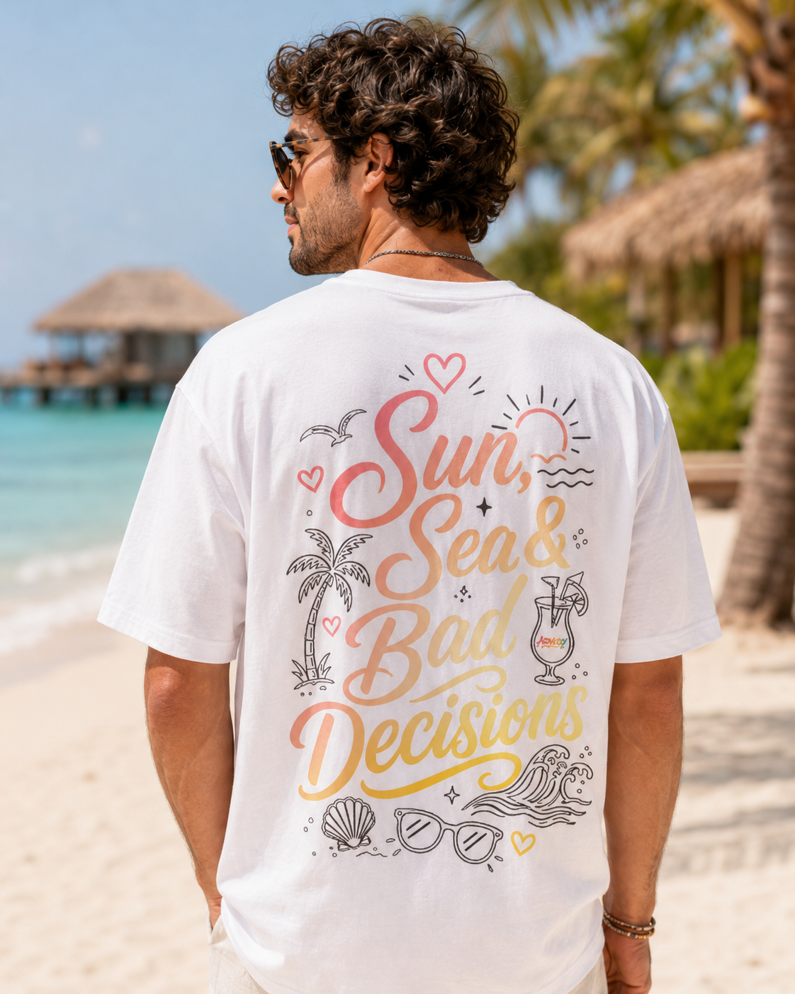 Model masculin purtand tricou alb Sun Sea and Bad Decisions intr-un decor tropical